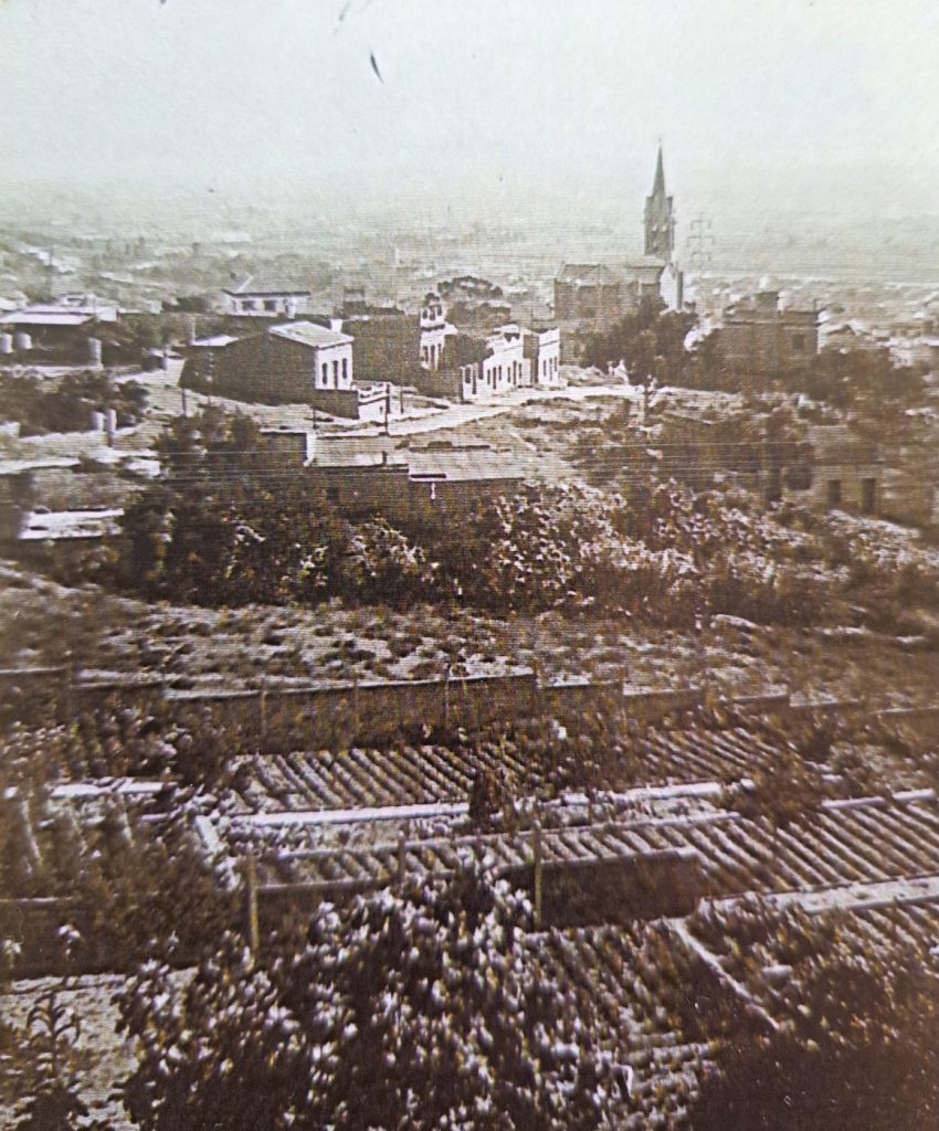 El carrer Santa Eulàlia el 1943, a la part baixa del barri (Família Martínez Guillué)